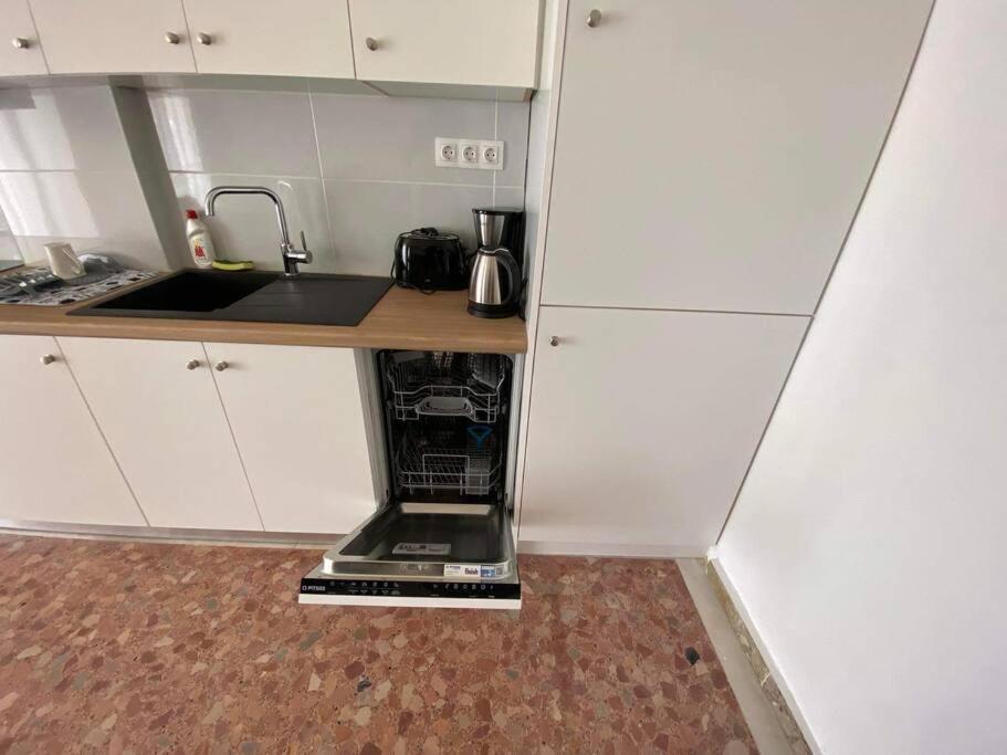 New! Flower Patio House 2 Bdr - Bbq - Wash Machine Lávrio Kültér fotó